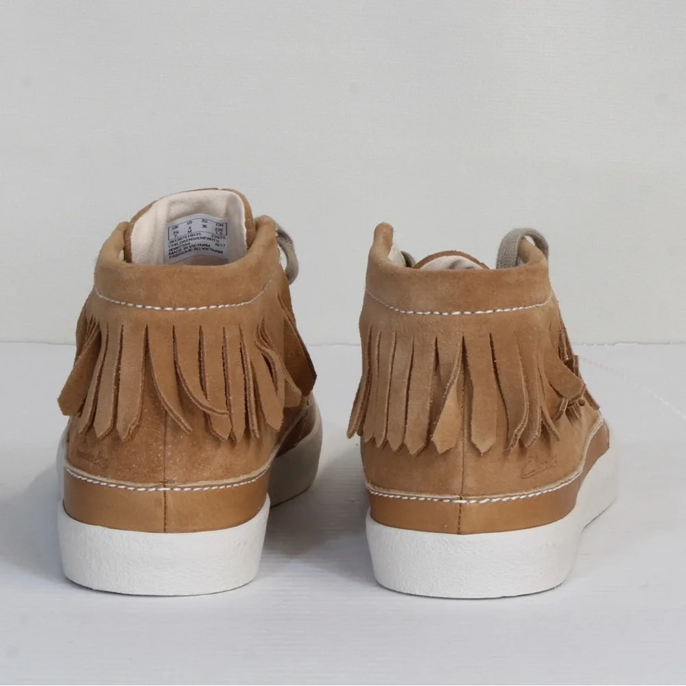 Clark’s Girls Tan Suede Mocassin Tassel Boots NWOT Size 4